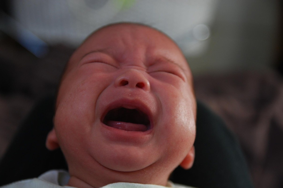 Những điều cần biết khi trẻ sơ sinh khóc đêm 2