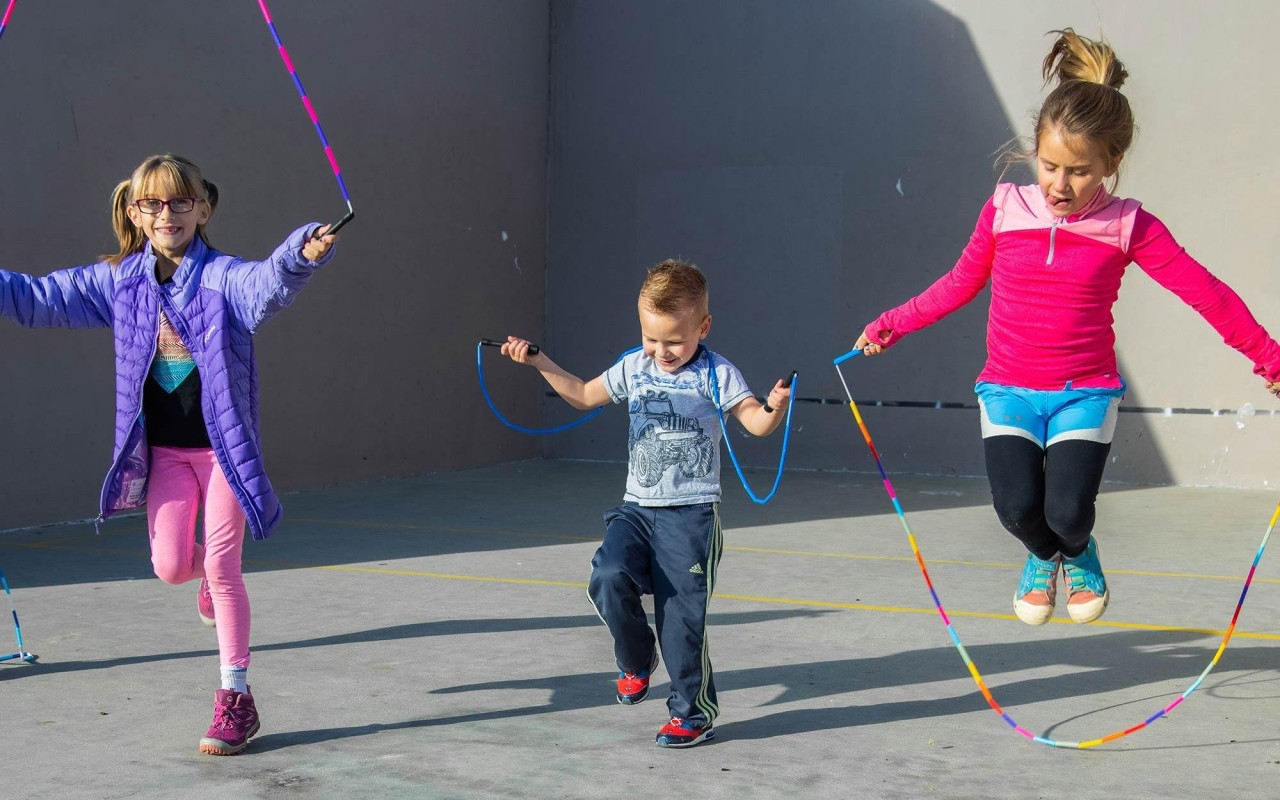 Các Bài Tập Nhẹ Nhàng Giúp Trẻ Phát Triển Cơ Xương 1