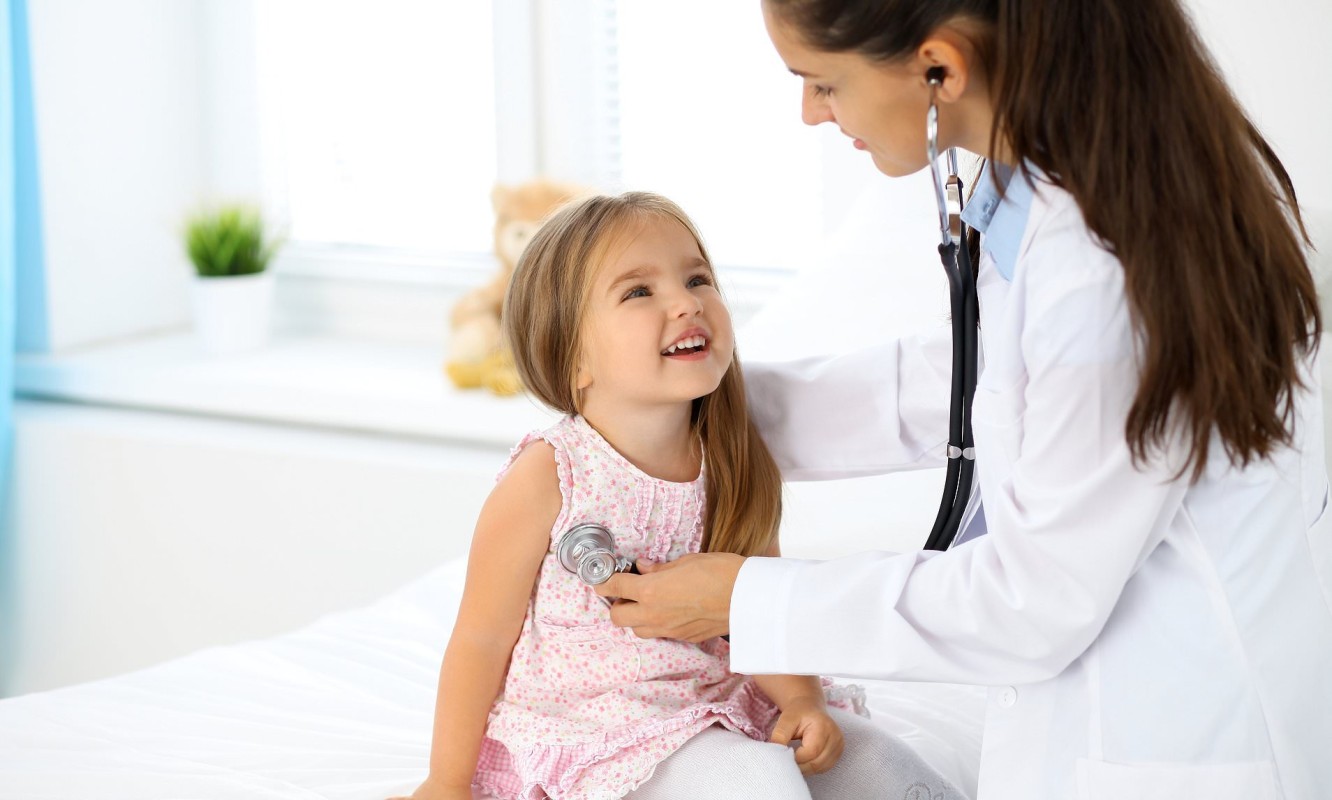 Làm Sao Để Trẻ Không Sợ Khám Bác Sĩ 1