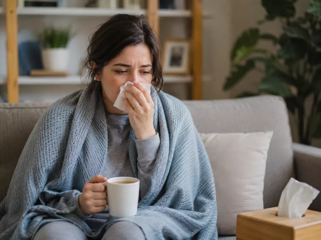 Nghẹt mũi, sổ mũi kéo dài: Cảm lạnh hay viêm xoang?